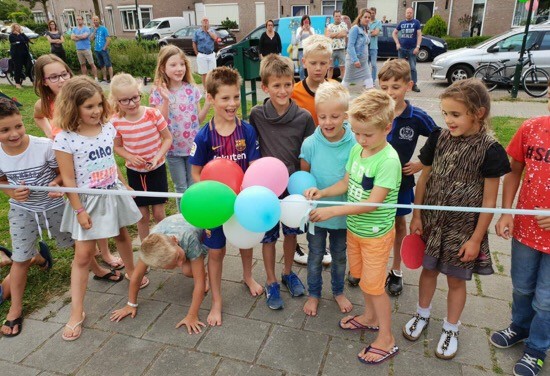 Buurtkids zijn blij met nieuwe speeltoestellen