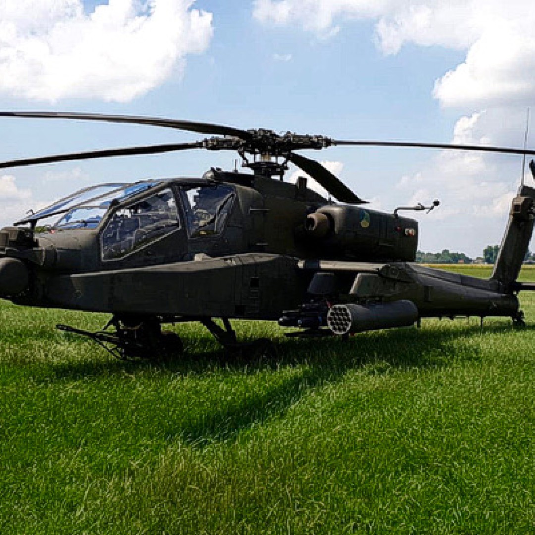 Apache helikopter maakt voorzorgslanding in Eethen
