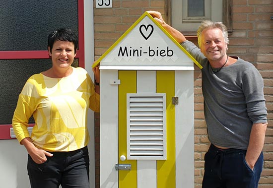 Almkerk heeft met Strandhuisje eigen Minibieb