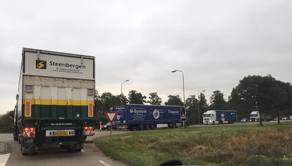 Twijfeltruckers overspoelen lokale en regionale wegen